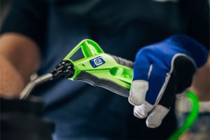 Le pistolet à air comprimé CEJN 209 Hi-Vis : une sécurité qui se remarque.